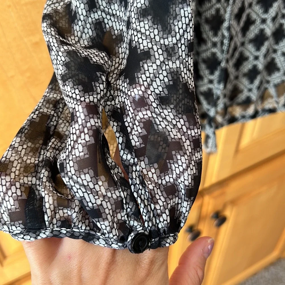 Olivia Moon Women’s Blouse - Picture 4 of 7